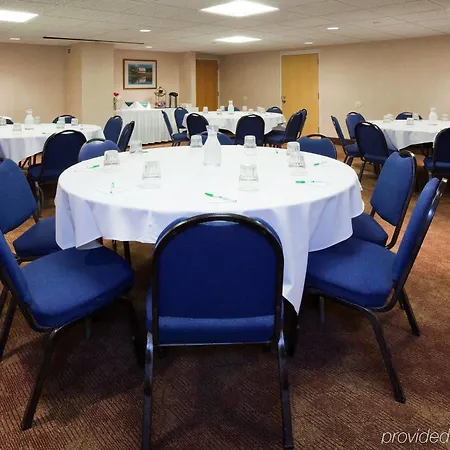 Holiday Inn Hotel y Suites St. Cloud 
